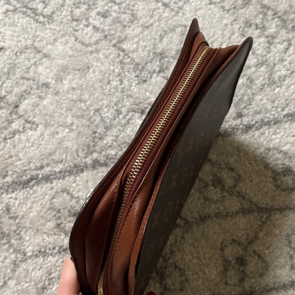 Louis Vuitton Orsay Monogram Clutch Excellent Condition - Picture 6 of 16